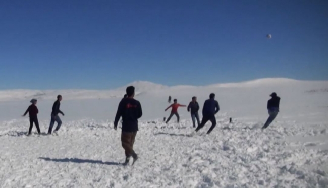 Donan gölde futbol maçı